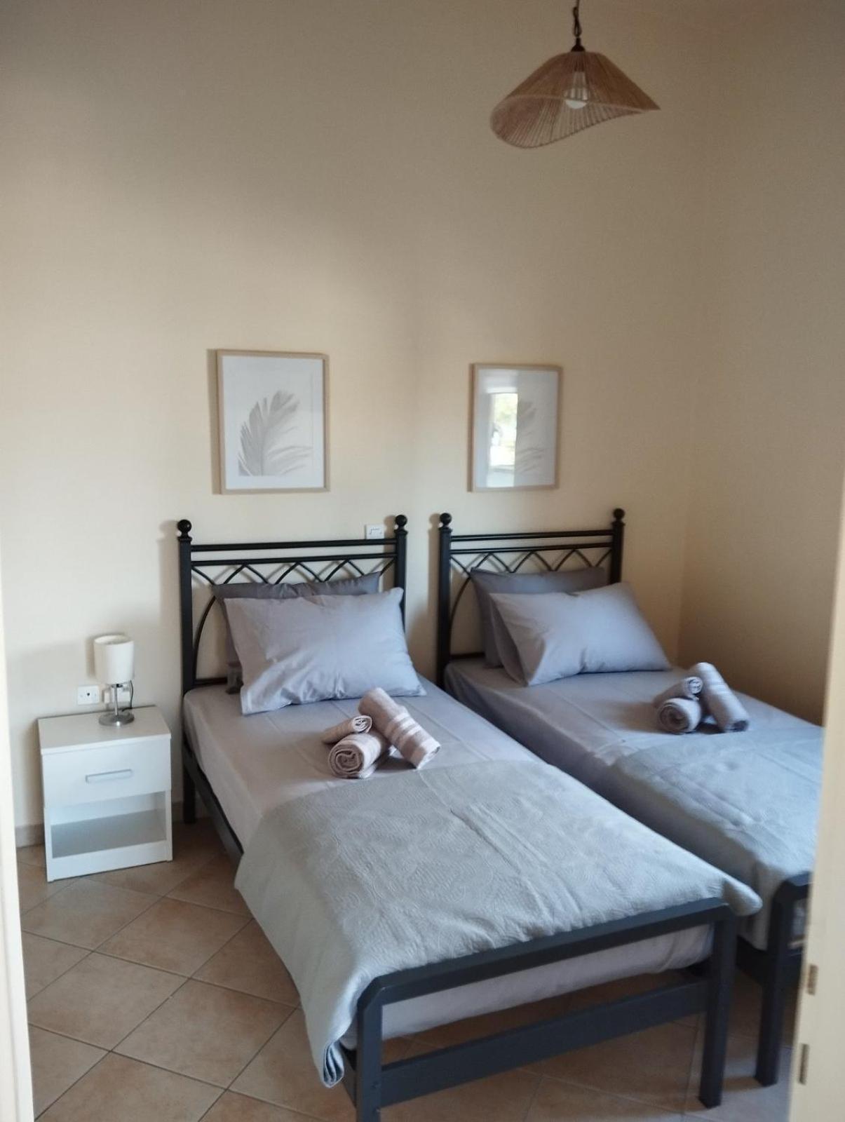 Leonidas Apartment
